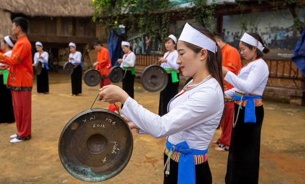 Tiếng chiêng trong lễ cưới 