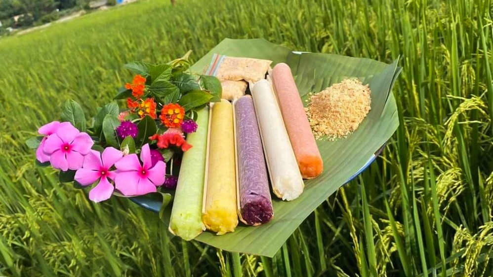 Thưởng thức cơm lam Mai Châu - Đặc sản núi rừng Tây Bắc