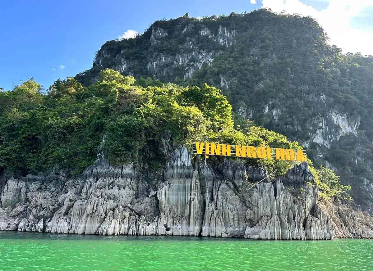 Vịnh Ngòi Hoa - Viên ngọc xanh giữa lòng hồ Hòa Bình