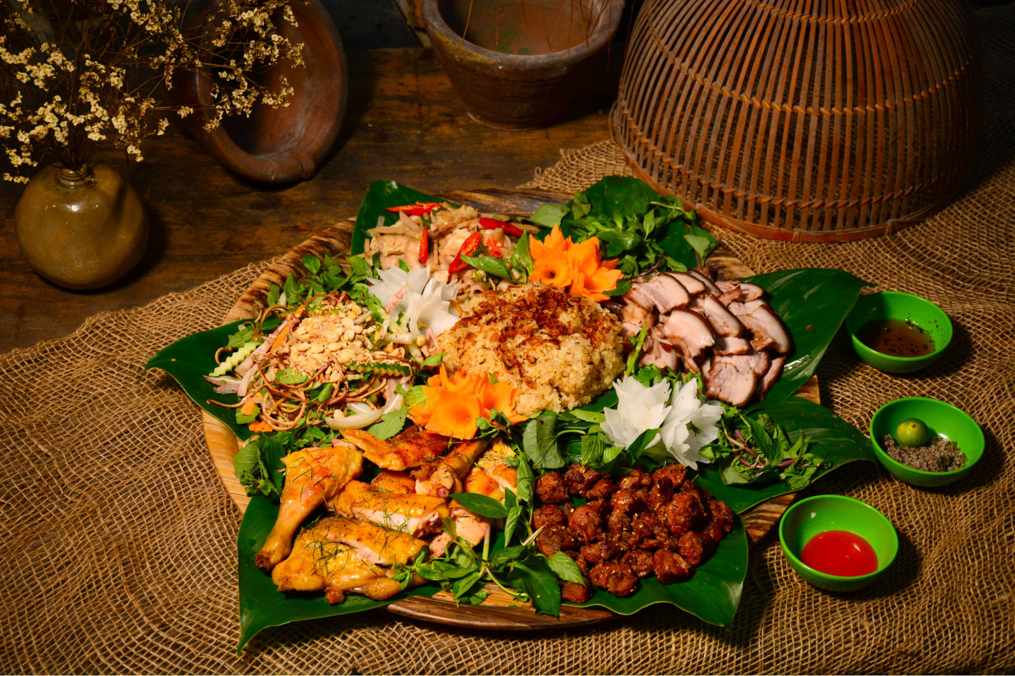 Tinh hoa ẩm thực và văn hóa trong mâm cỗ lá người Mường