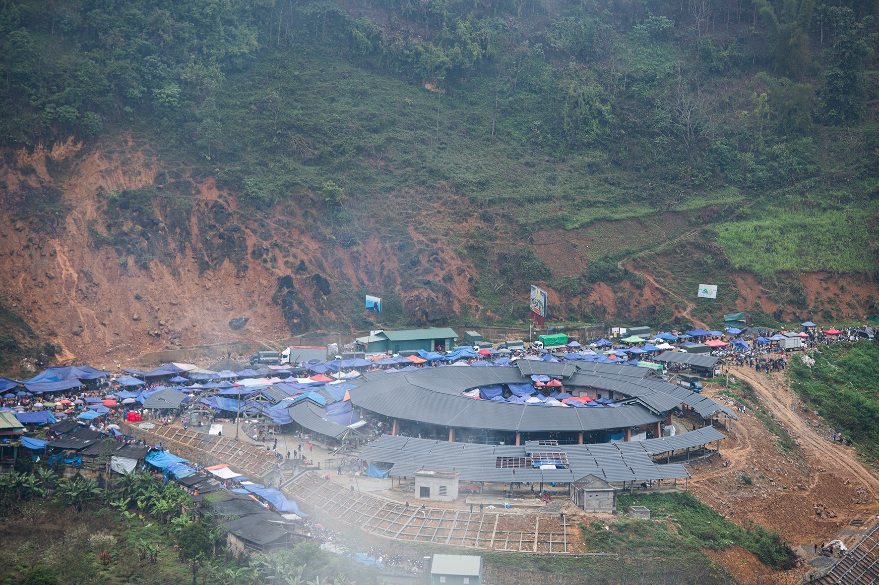 Top 10+ điểm du lịch chợ phiên Tây Bắc mang đậm bản sắc văn hoá vùng cao