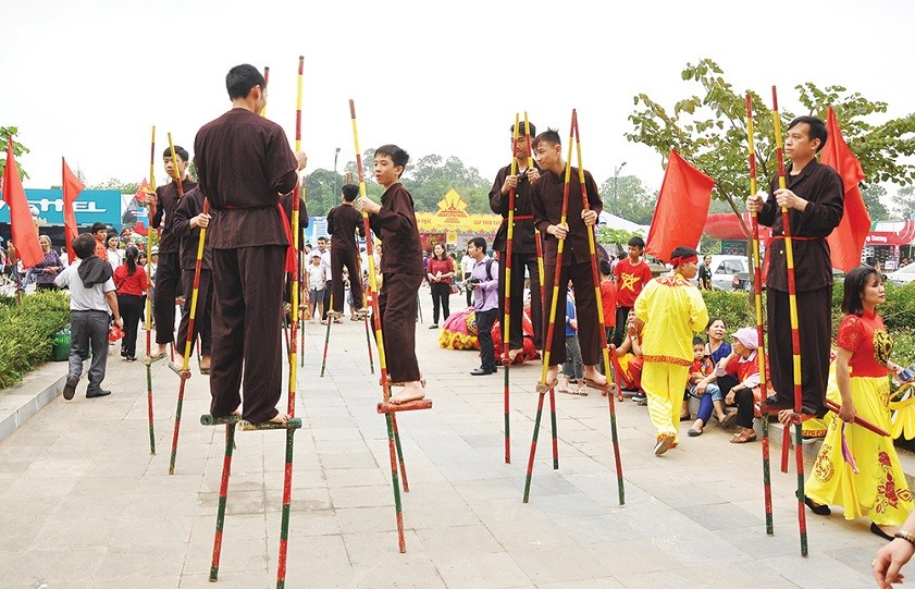 Cờ người, cờ tướng và chọi gà (Nguồn: Báo Phú Thọ)