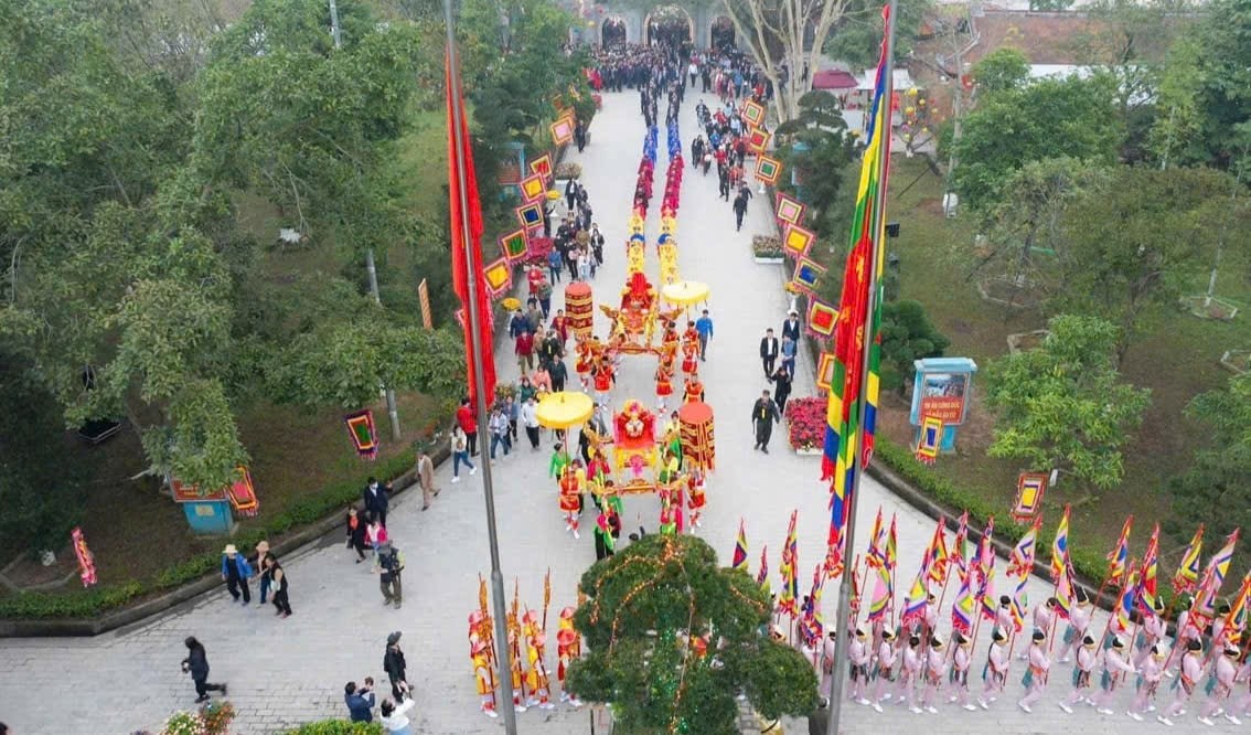 Kinh nghiệm tham dự lễ hội Đền Mẫu Âu Cơ 