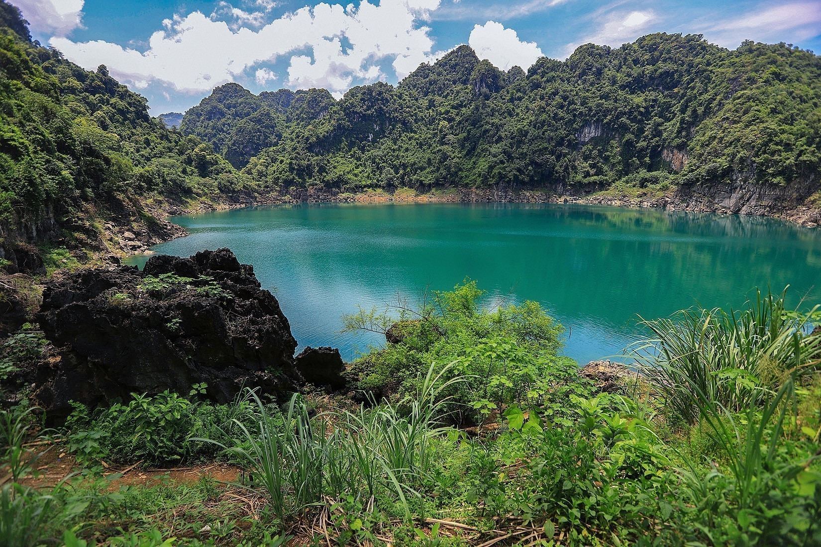 Hồ Mắt Ngọc có phù hợp với gia đình, trẻ nhỏ và người lớn tuổi? Hồ Mắt Ngọc có phù hợp với gia đình, trẻ nhỏ và người lớn tuổi?