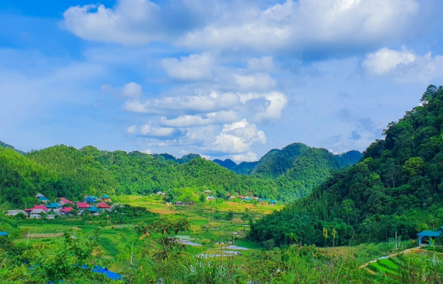Hình ảnh Bản Son Bá Mười tại khu du lịch Pù Luông Thanh Hóa (Nguồn: Cục du lịch quốc gia Việt Nam)