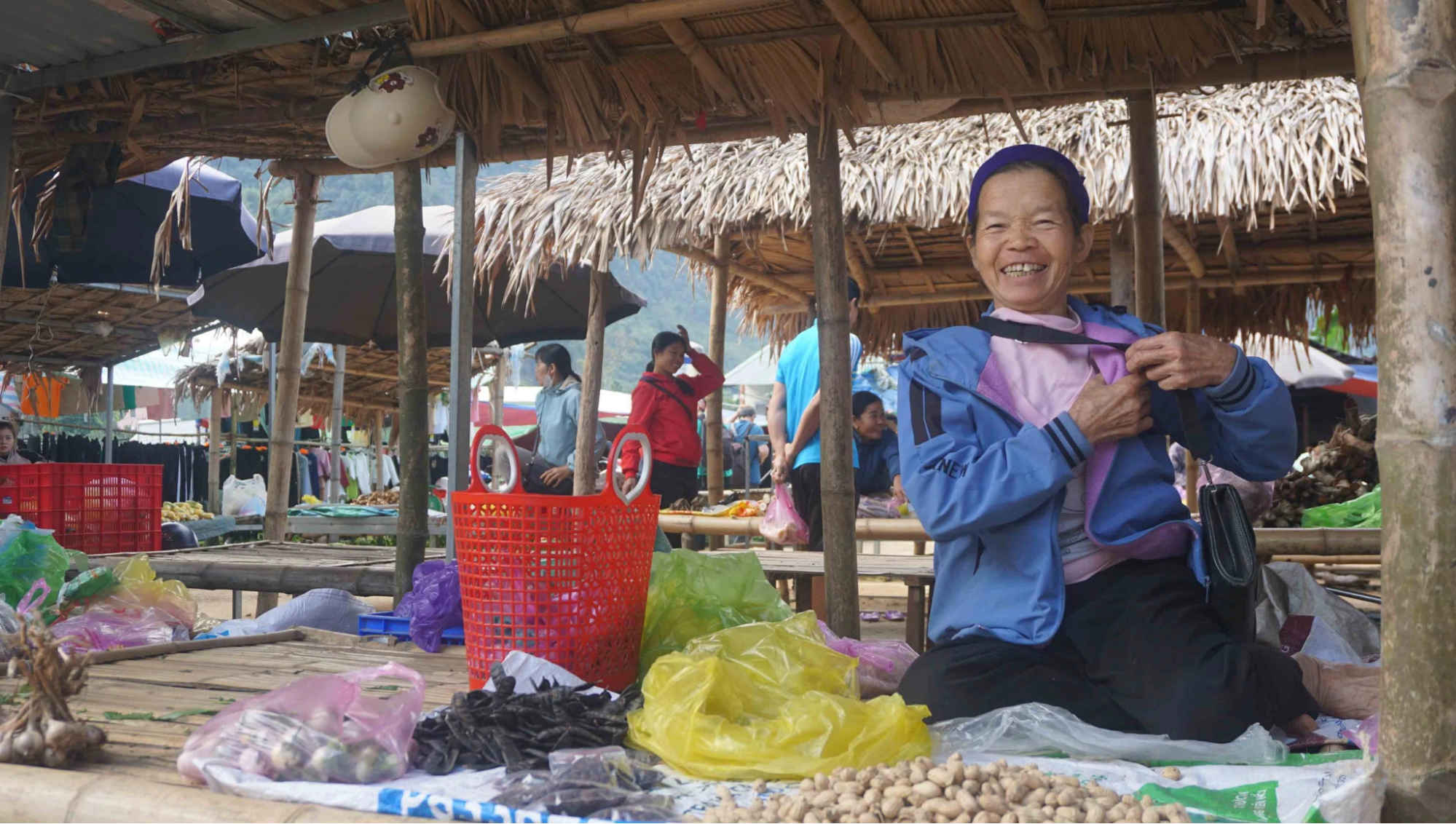 Chợ phiên Phố Đoàn tại Pù Luông Thanh Hóa (Nguồn: Báo Thanh niên)