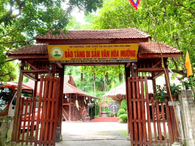 Bảo tàng Không gian văn hóa Mường (Nguồn: Traveloka)
