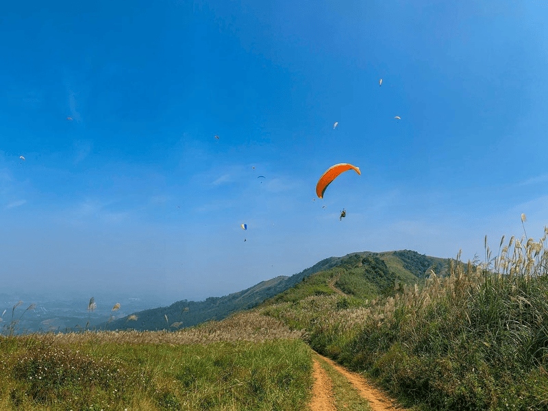 The best time to experience paragliding adventure Doi Bu