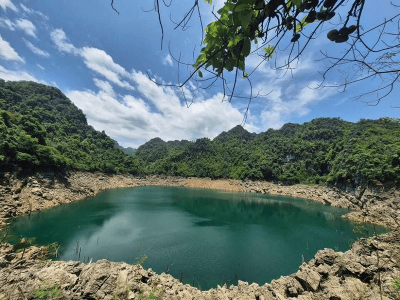 Ngoc Eye Lake - the favourite stop when trekking Da Giang (Source: Bao Lao Dong) Ngoc Eye Lake - the favourite stop when trekking Da Giang (Source: Bao Lao Dong)