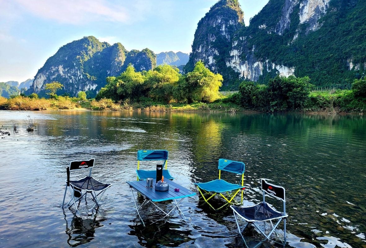 Explore a charming beauty in Hoa Binh Lake (Source: Tap chi dien tu Thanh pho Ho Chi Minh)