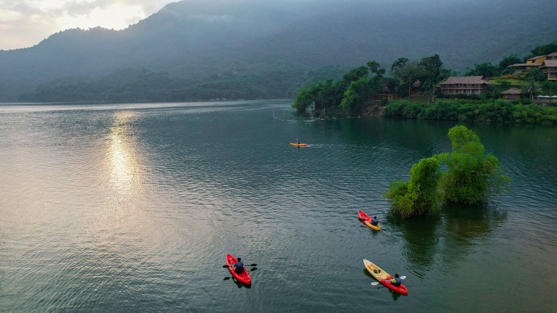 Designed for quiet days beside the lake Designed for quiet days beside the lake