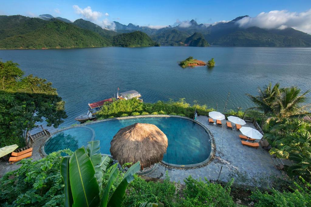 Lake-facing room at Mai Chau Hideaway overlooking the water and mountains