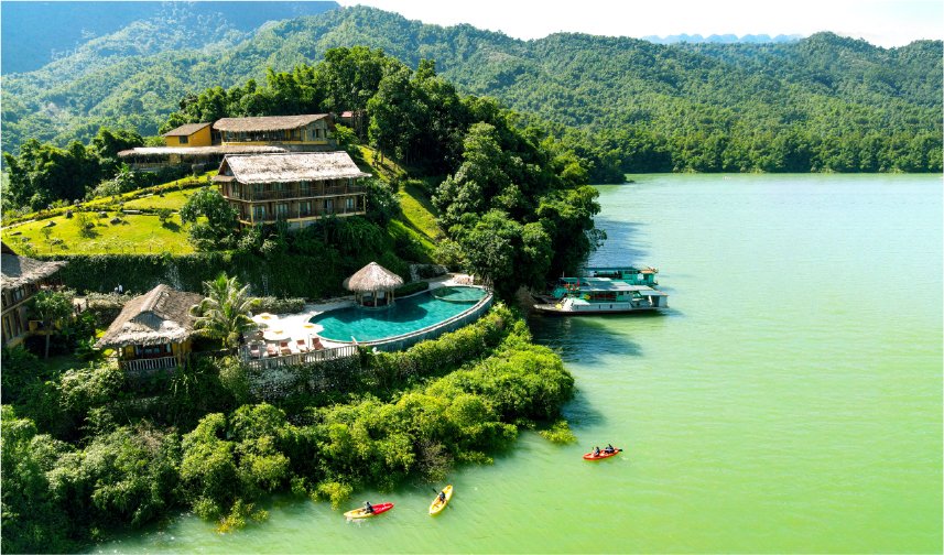 Lake-view villa at Mai Chau Hideaway