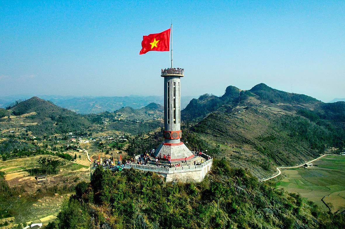 Mai Chau Flagpole - An ideal stop for those who want to admire the panoramic view of Mai Chau valley (Source: Collect)