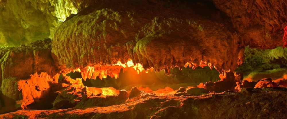 Thien Ha Cave is considered a natural defensive wall protecting the southwestern part of the ancient capital of Hoa Lu (Source: Thien Ha Cave)