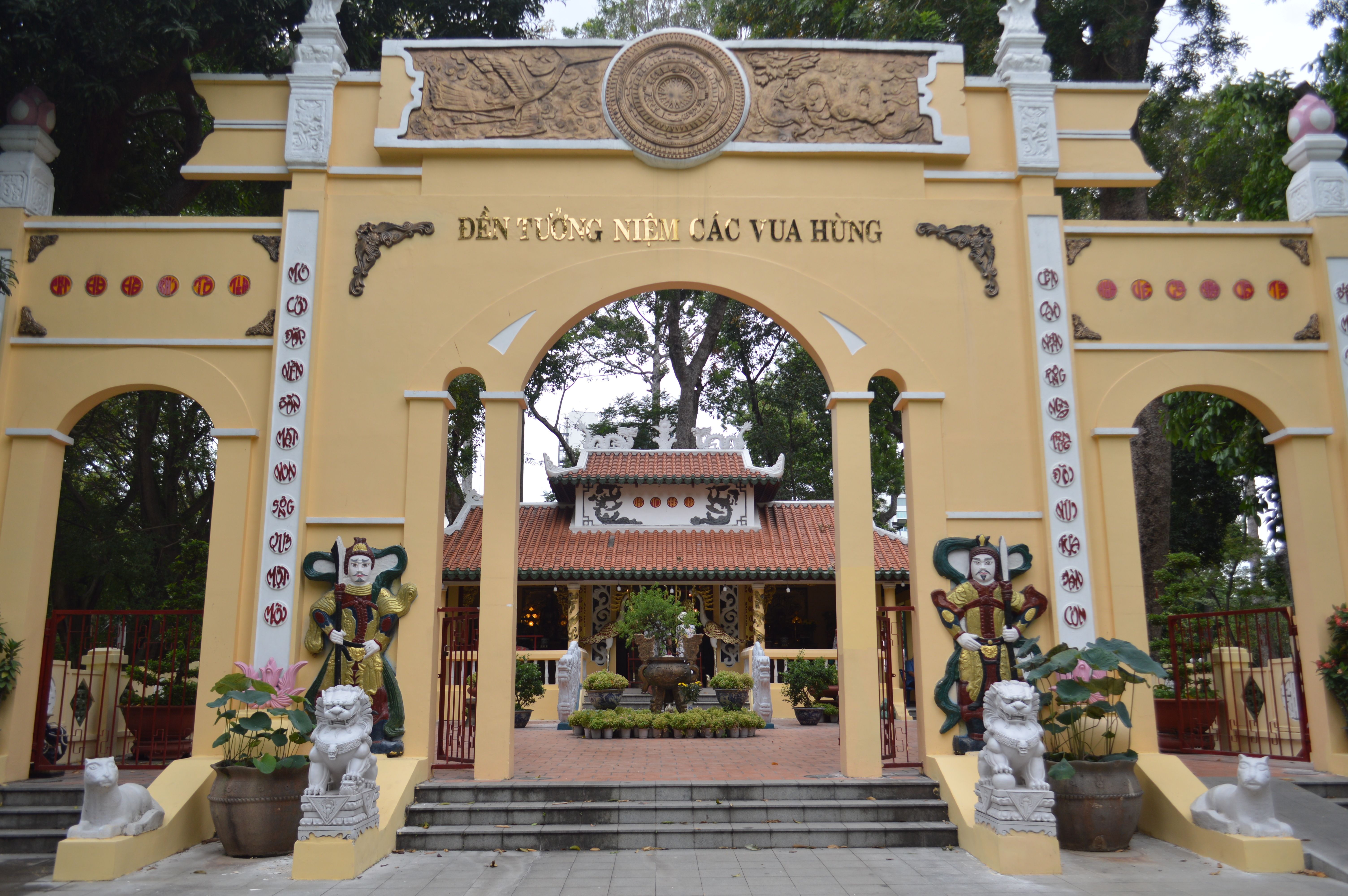 Hung Kings Temple Entrance (Source: Collected)
