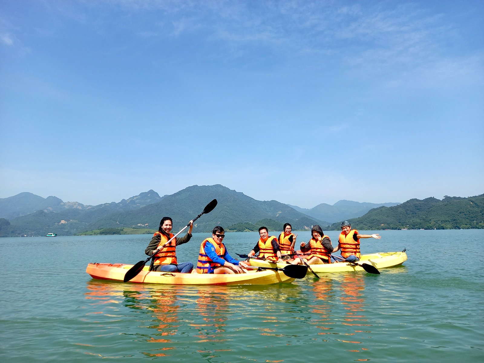 2 Days – 1 Night: Kayaking on Da river – Biking in bamboo forest