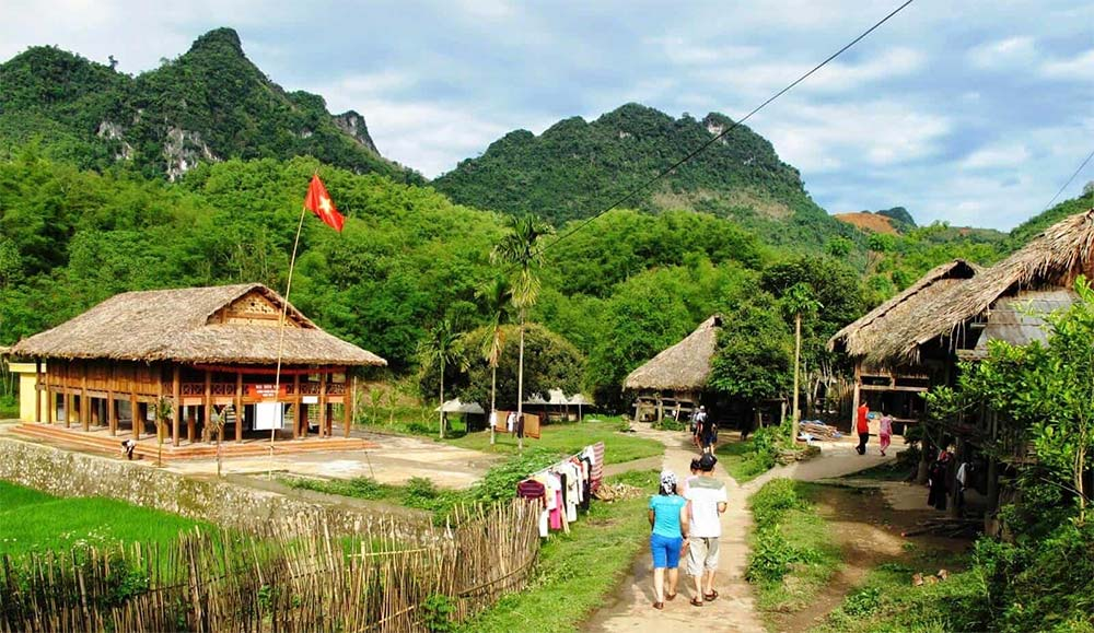 Bản Pom Coọng (nguồn: Xanh SM)