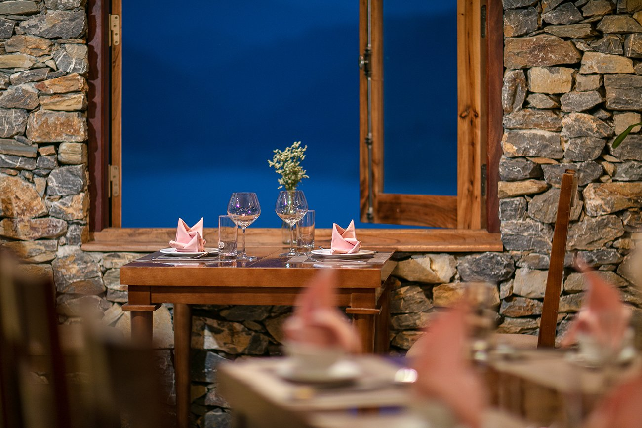 Thưởng thức bữa tối tại Mai Chau Hideaway Lake Resort