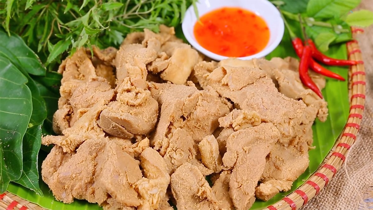 Thịt lợn muối chua - Món đặc sản độc đáo của mảnh đất Mai Châu (Nguồn: Điện máy xanh)