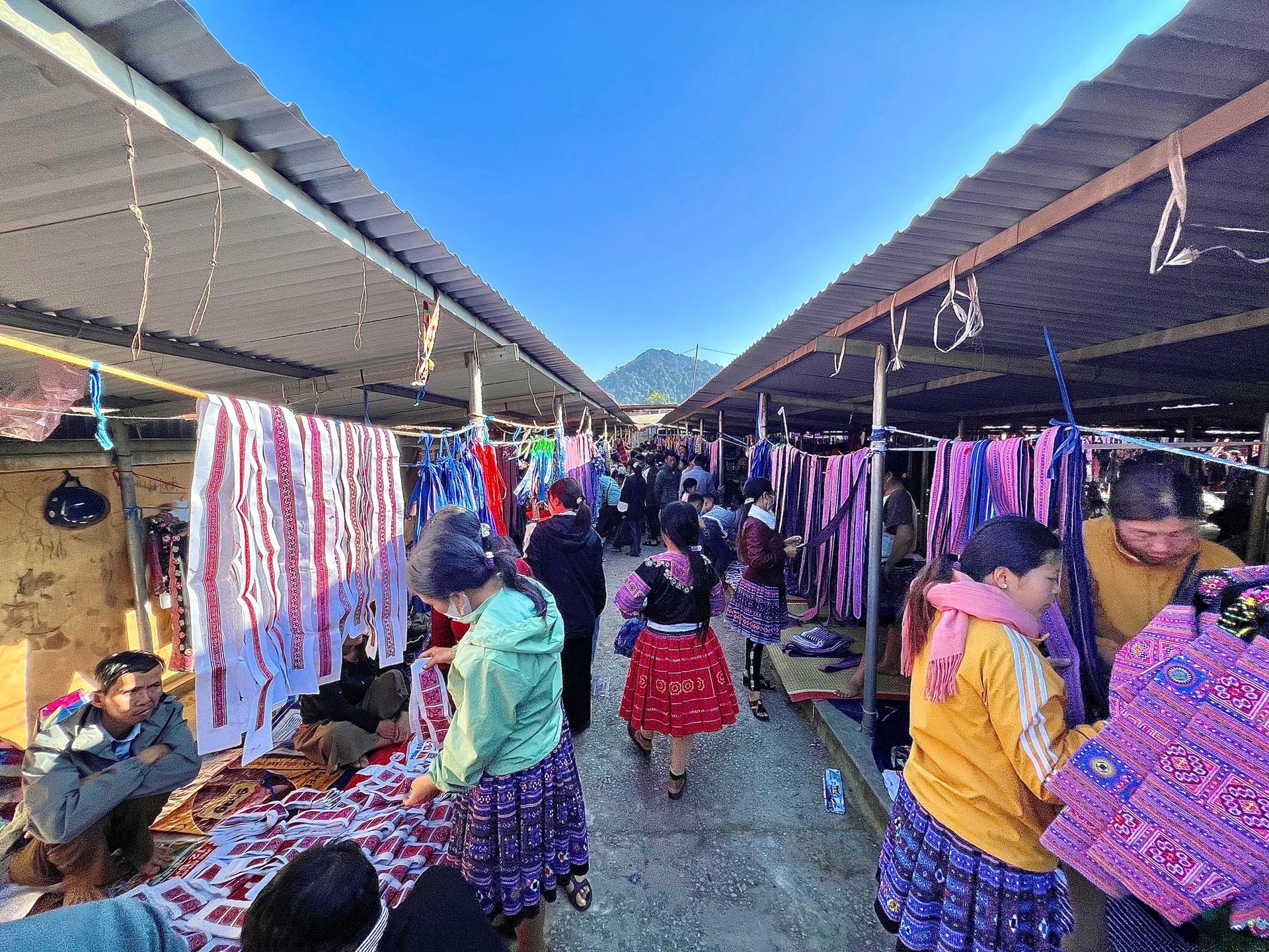 Một số lưu ý khi chọn mua quà Mai Châu (Nguồn: VTV giải trí)