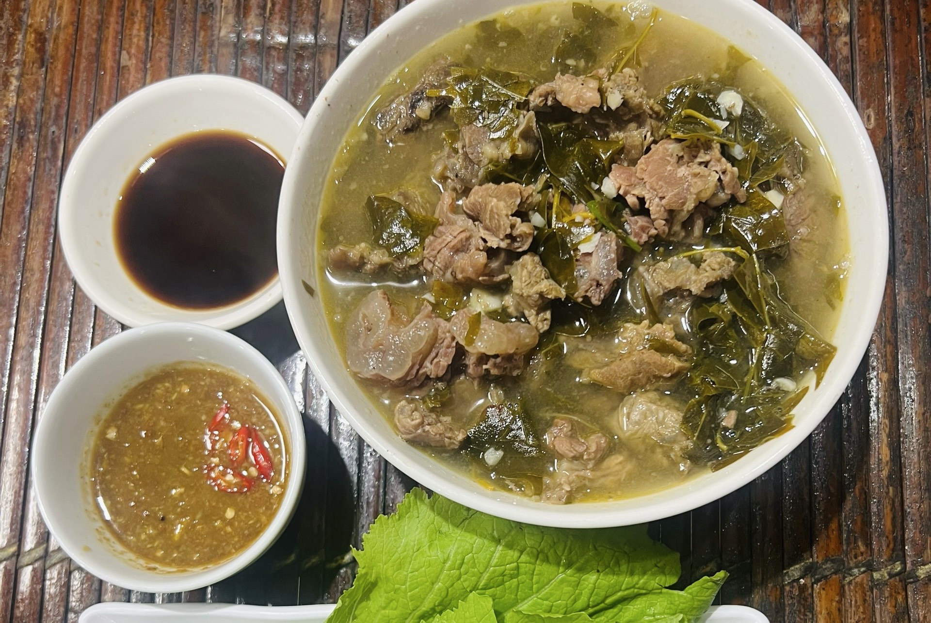 Thịt trâu lá lồm của người Mường