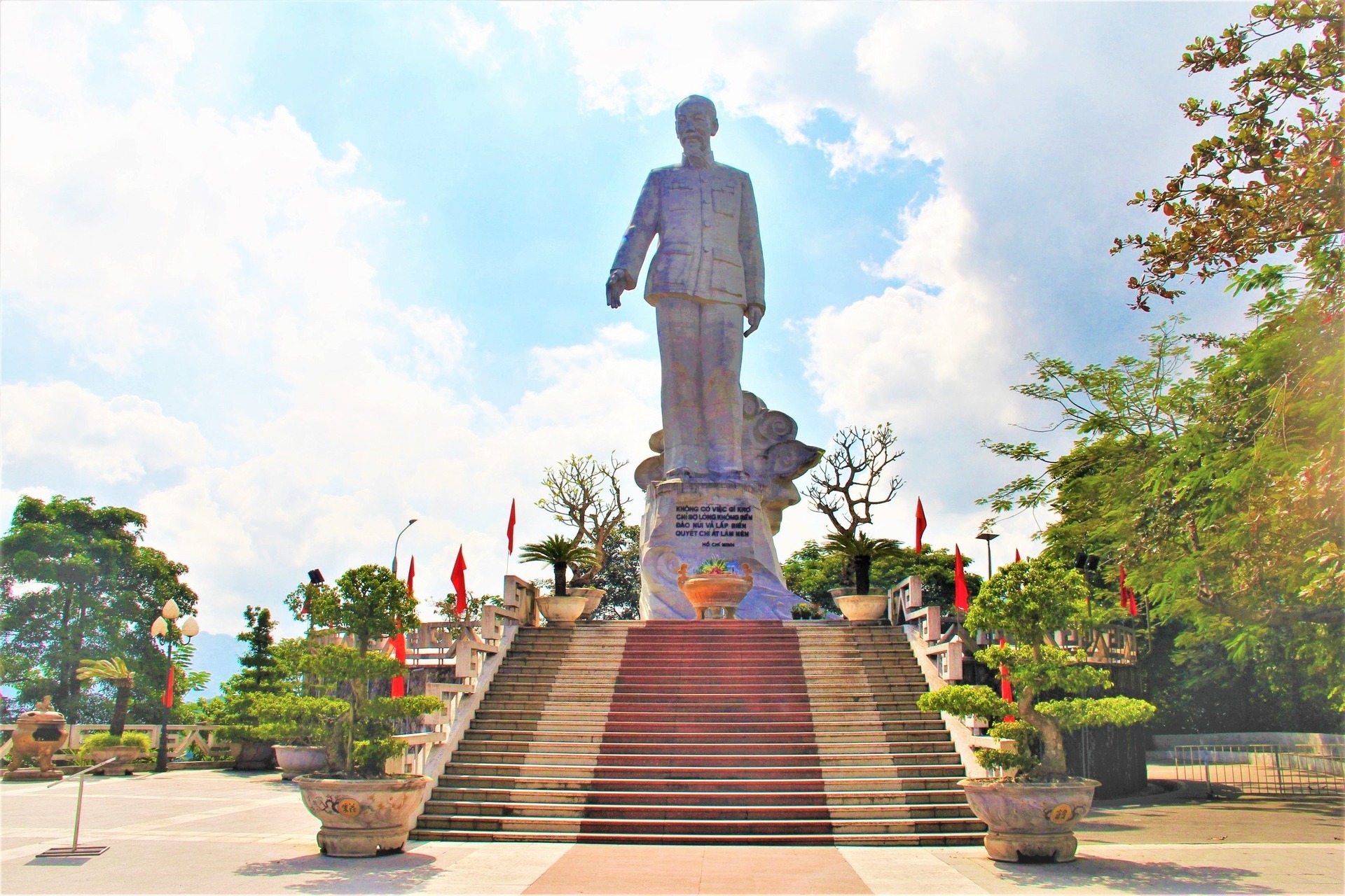 Một số lưu ý khi ghé thăm đỉnh đồi ông Tượng (Nguồn: Hòa Bình Tourism)