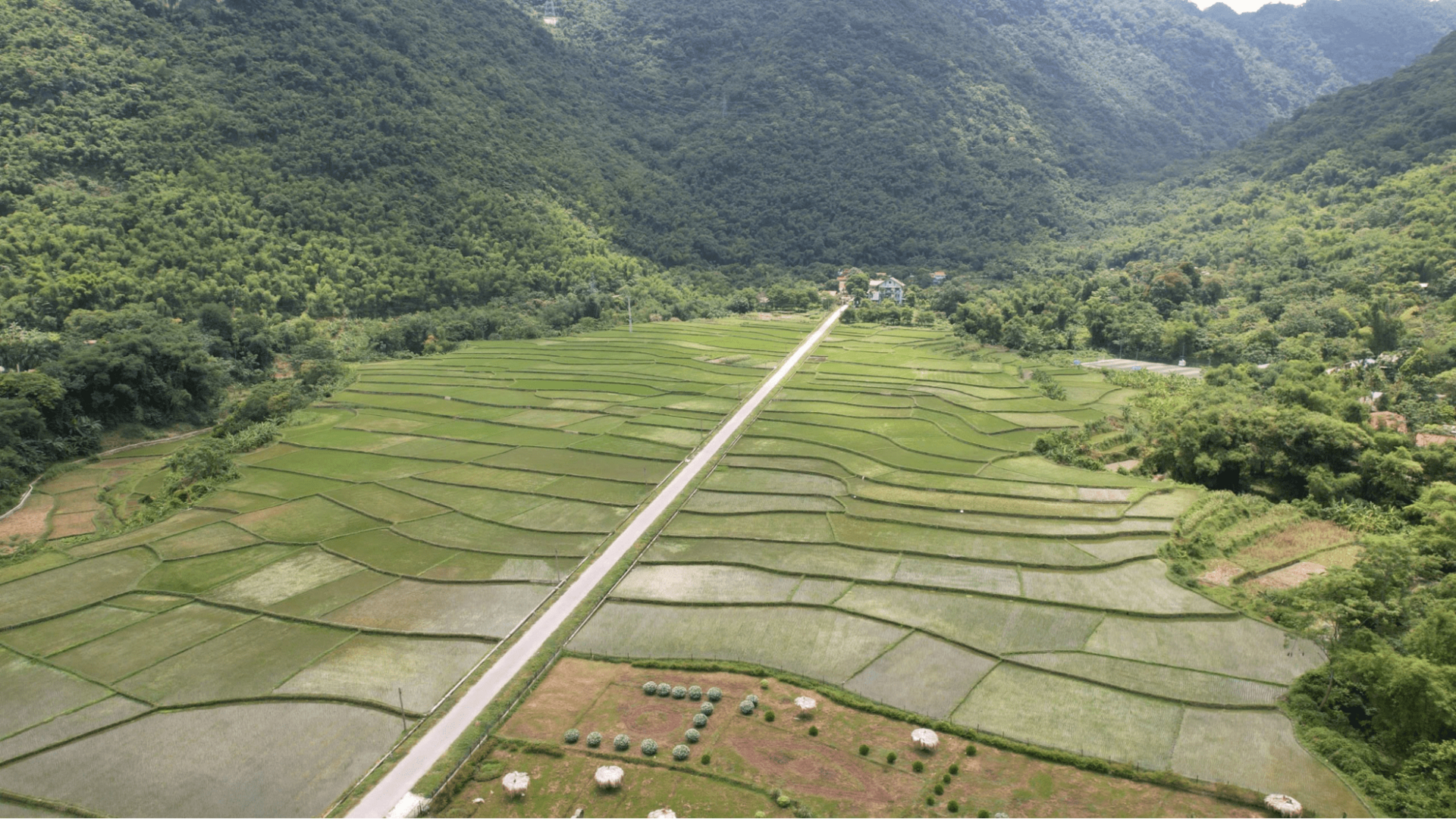 Khám phá cảnh đẹp yên bình nơi núi rừng Tây Bắc