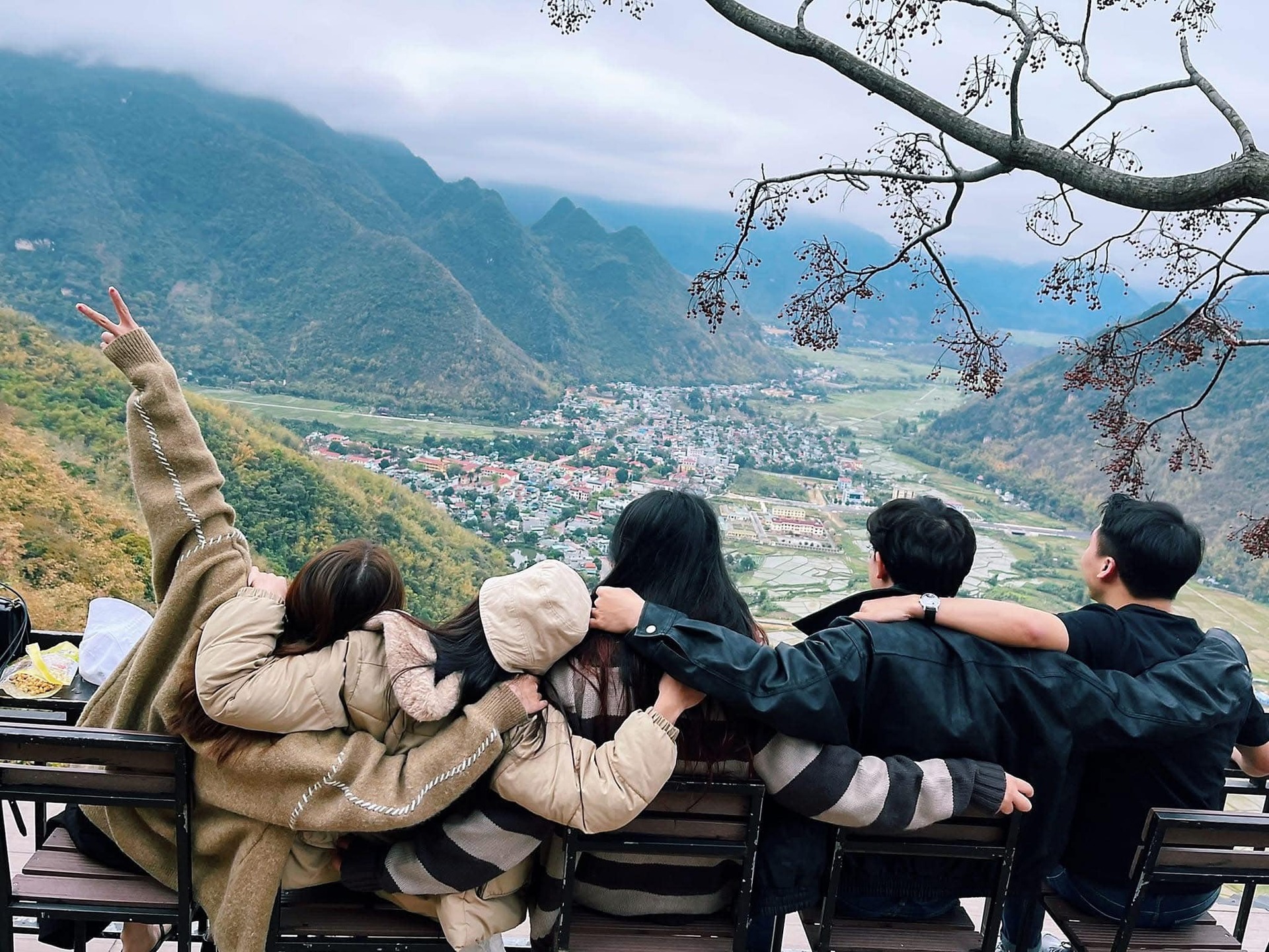 Mai Chau Top View Cafe – Điểm check-in lý tưởng với tầm nhìn tuyệt đẹp (Nguồn: Mai Chau Top View Cafe)