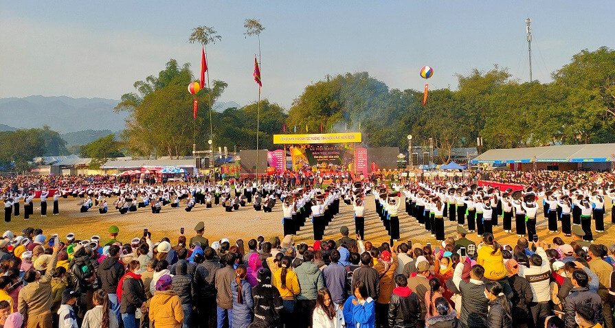 Lệ hội Khai Hạ sôi động với loạt trò chơi dân gian truyền thống (Nguồn: UBND tỉnh Hòa Bình)