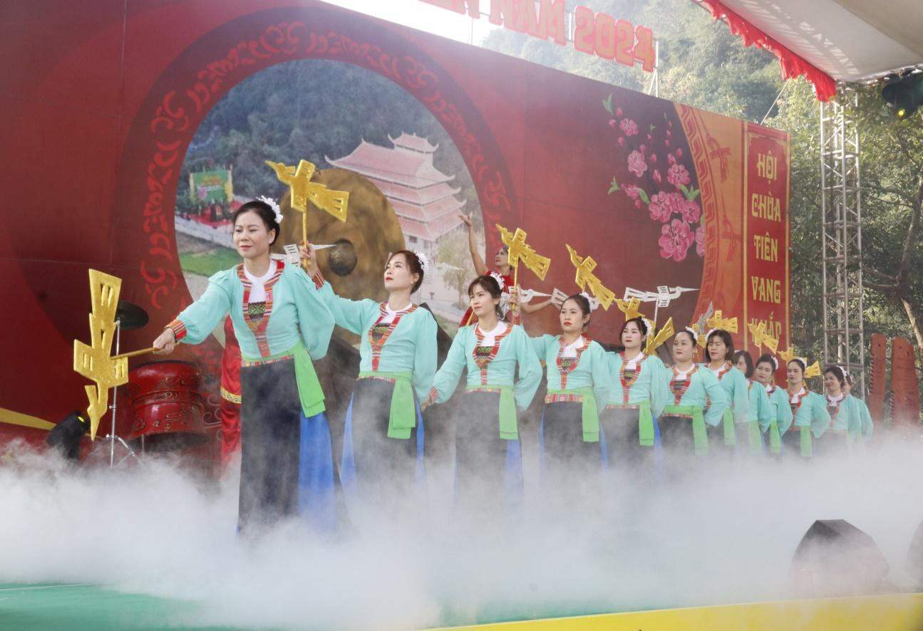 Chiêm ngưỡng những màn trình diễn nghệ thuật của vùng đất Hòa Bình (Nguồn: sở văn hóa, thể thao và du lịch tỉnh hòa bình)