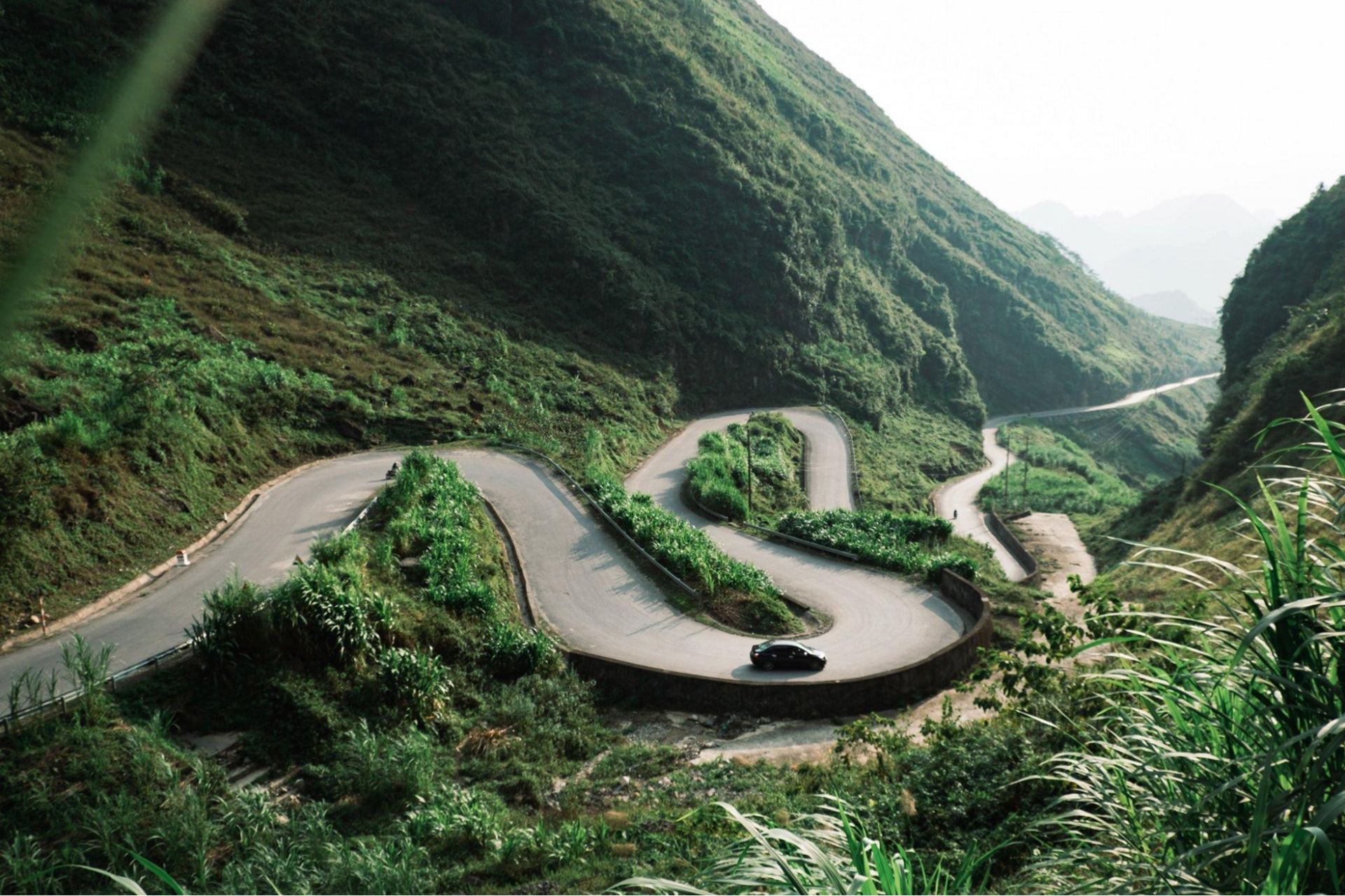 Cung đèo ngoạn mục của đèo Khau Phạ (nguồn: Ivivu)