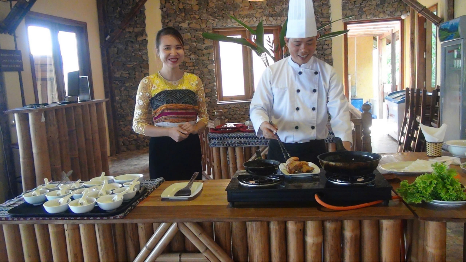 Lớp học nấu ăn rộn ràng tiếng cười của Mai Chau Hideaway Lake Resort