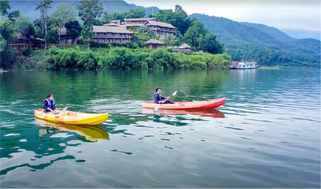2 Days 1 Night Mai Chau private tour: Kayaking On Da River - Biking In Bamboo Forest