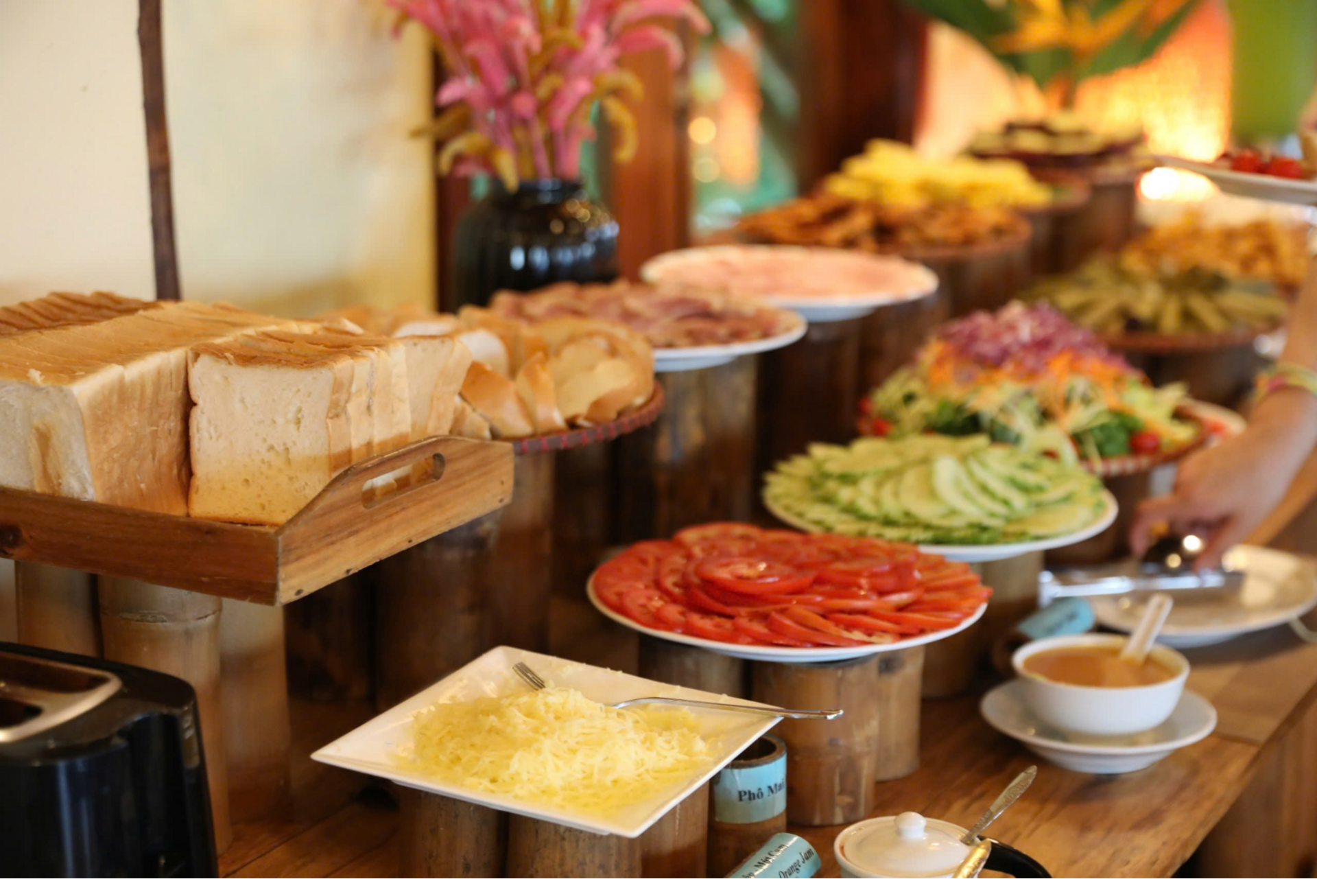 Restaurant at Mai Chau Hideaway Lake Resort