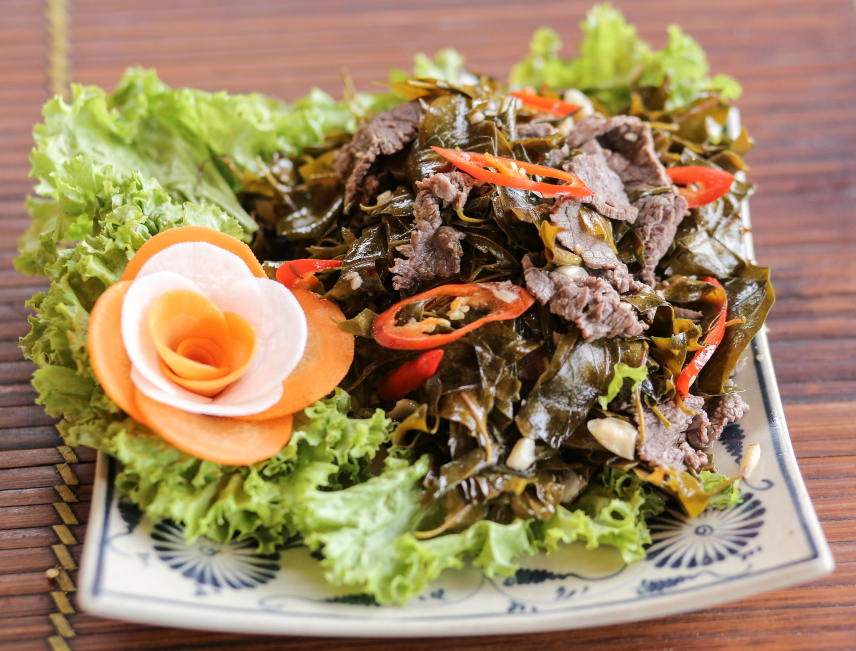 Buffalo meat cooked with sour leaves (source: Gia Trang Quan)