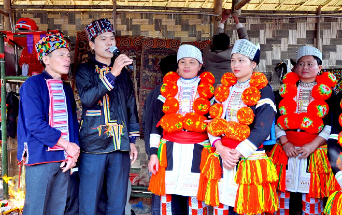 Páo dung lễ nghi (nguồn: VOV2)