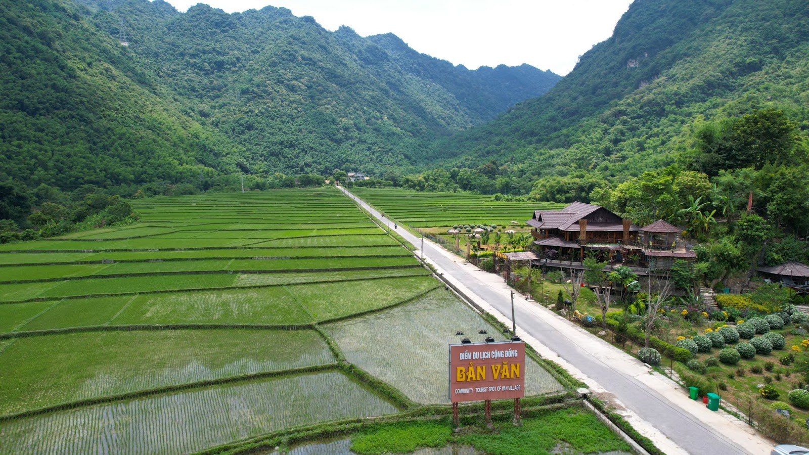 Distance and travel time from Mai Chau to Hanoi bus 