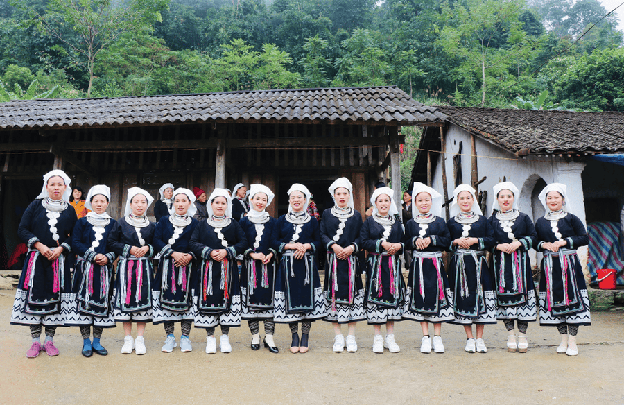 Trang phục người Dao tiền (nguồn: Báo Cao Bằng)
