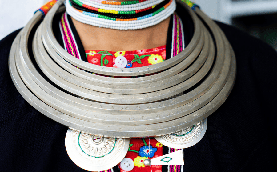 Vòng cổ bạc được chạm khắc cẩn thận của người Dao Tiền (nguồn: Bộ sưu tập di sản số)