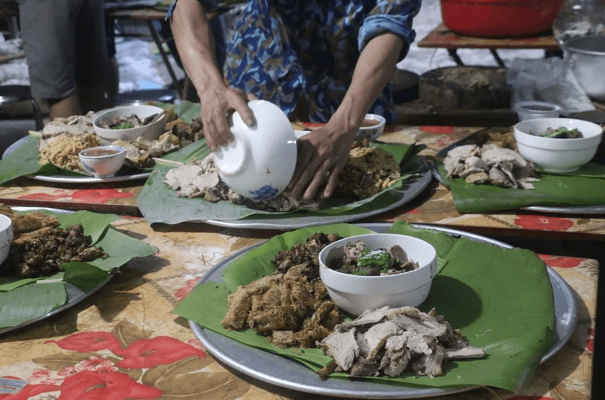 Mâm cỗ đám ma người Mường