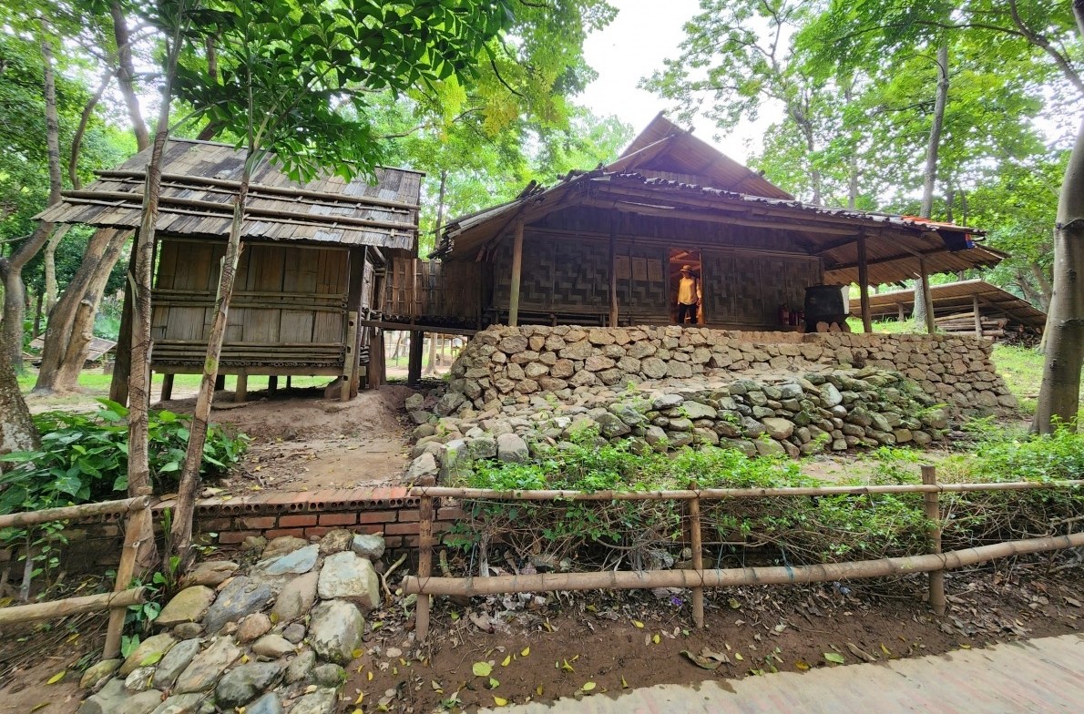 Đôi nét về nhà của người Dao (Nguồn: VOV4)