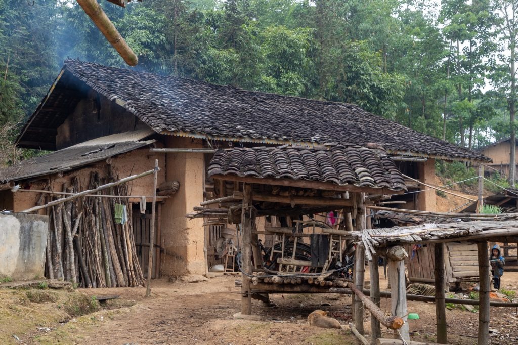 Một số lưu ý khi tham quan nhà ở của người Dao mà bạn cần biết