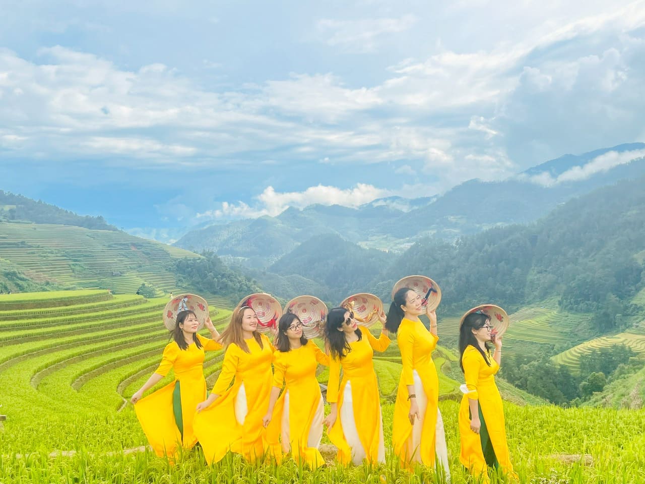 Check-in sống ảo giữa mùa vàng tuyệt đẹp (Nguồn: Đất Việt Tour)