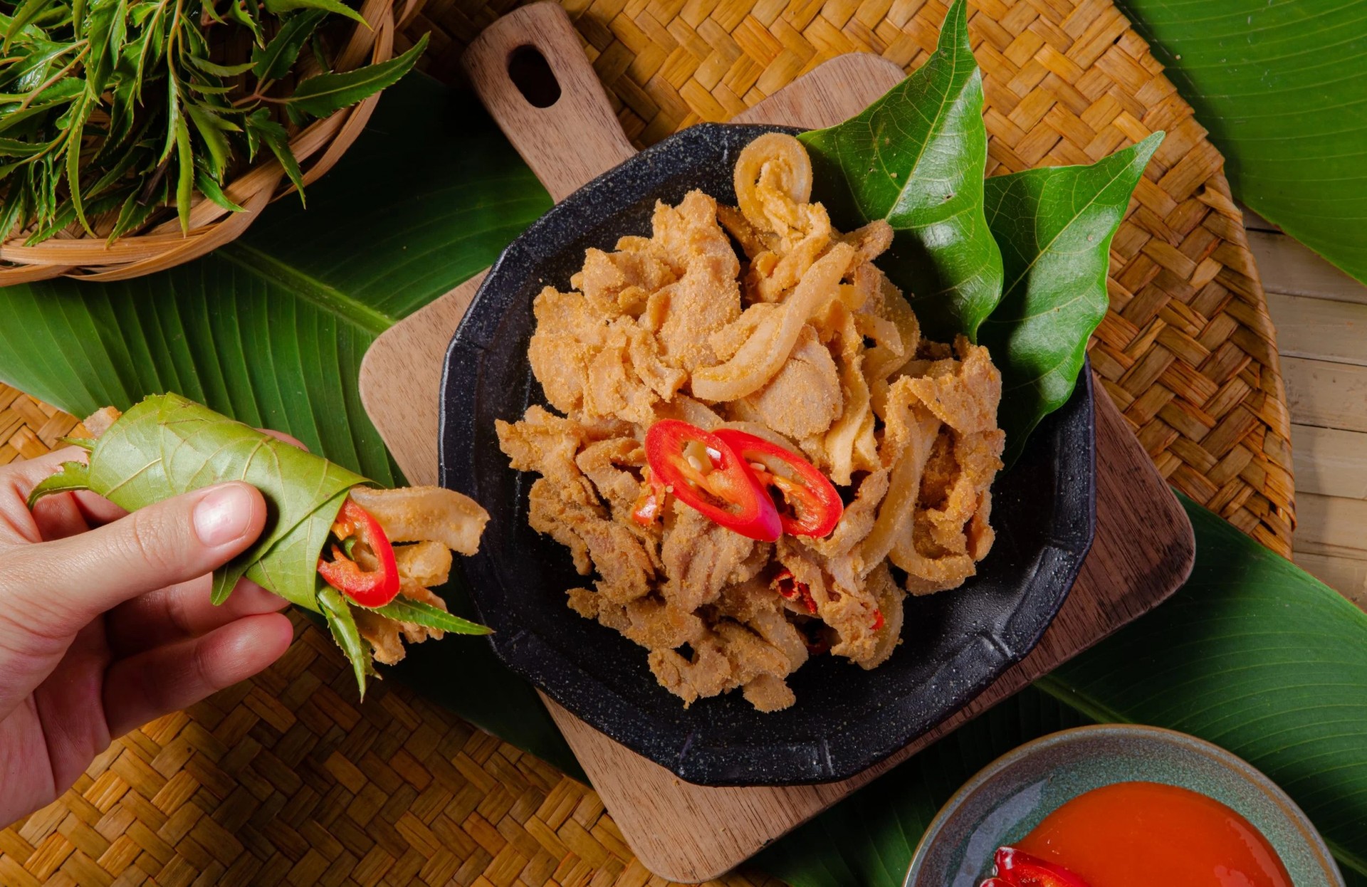 Thưởng thức thịt chua