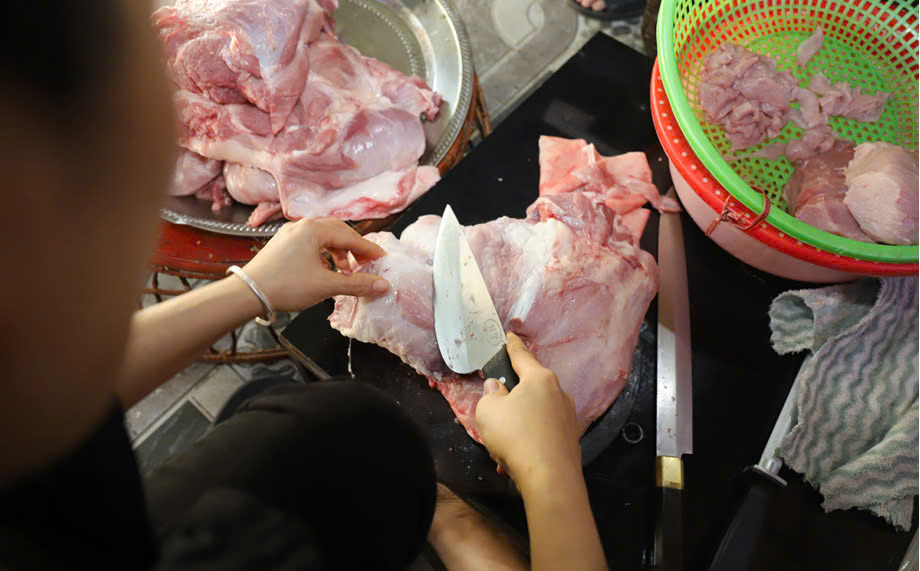 Sơ chế thịt lợn