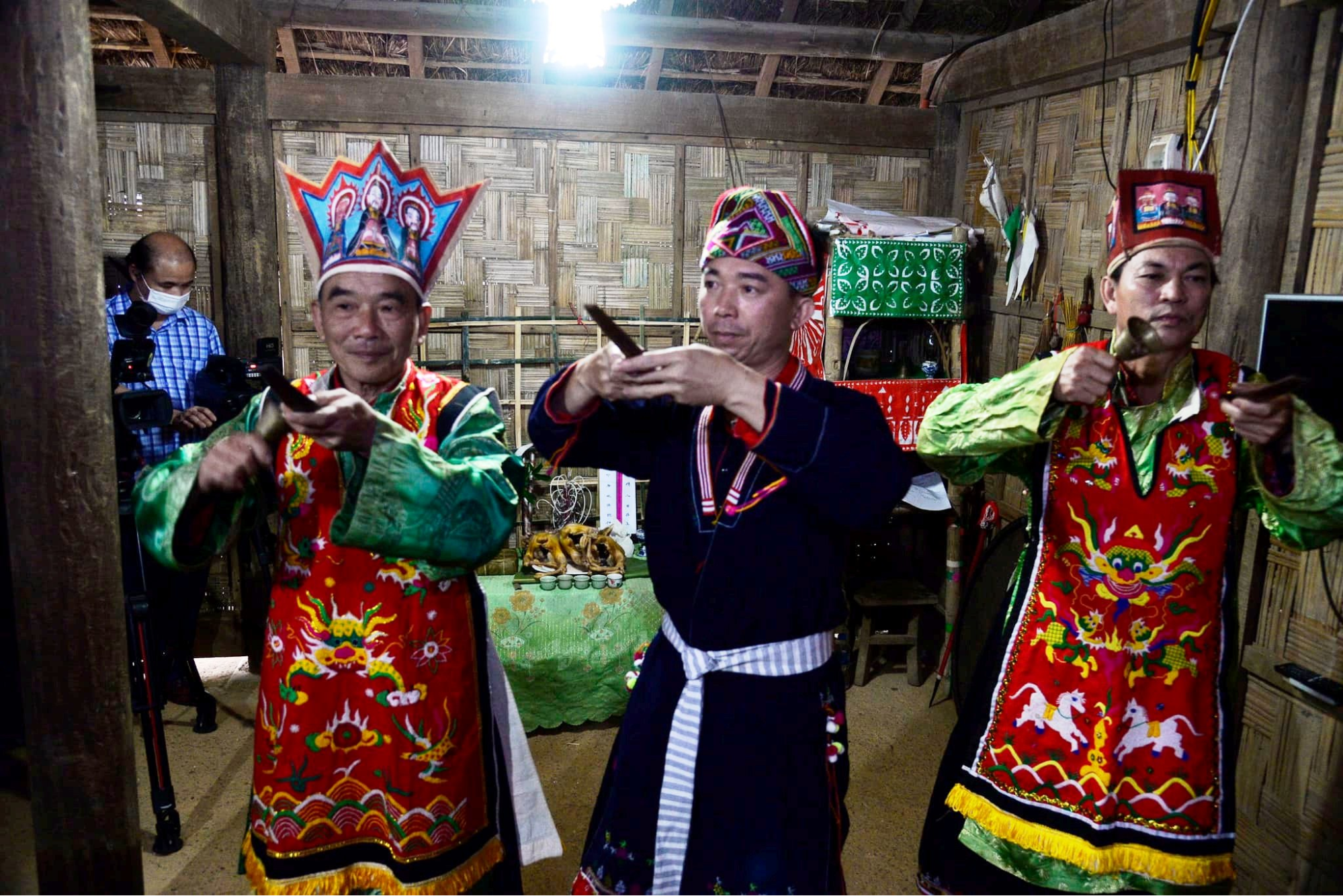 Khi đến thăm các bản làng, du khách sẽ có cơ hội tham gia vào các hoạt động văn hóa đặc sắc của người Dao Quần Chẹt (nguồn: Làng Văn Hóa)