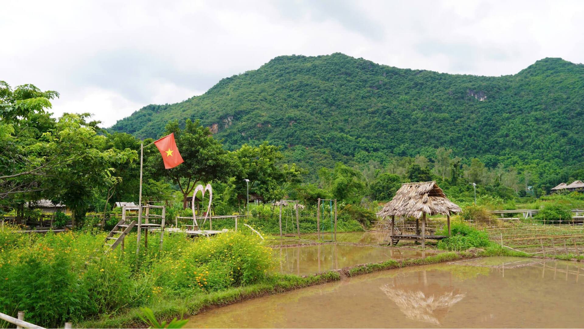 Bản Nhót mang đến cho du khách không gian yên tĩnh và bình dị