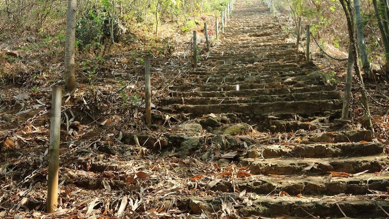 Climbing to Hang Chieu is a true test of endurance, with 1,200 stone steps leading you up the mountainside.