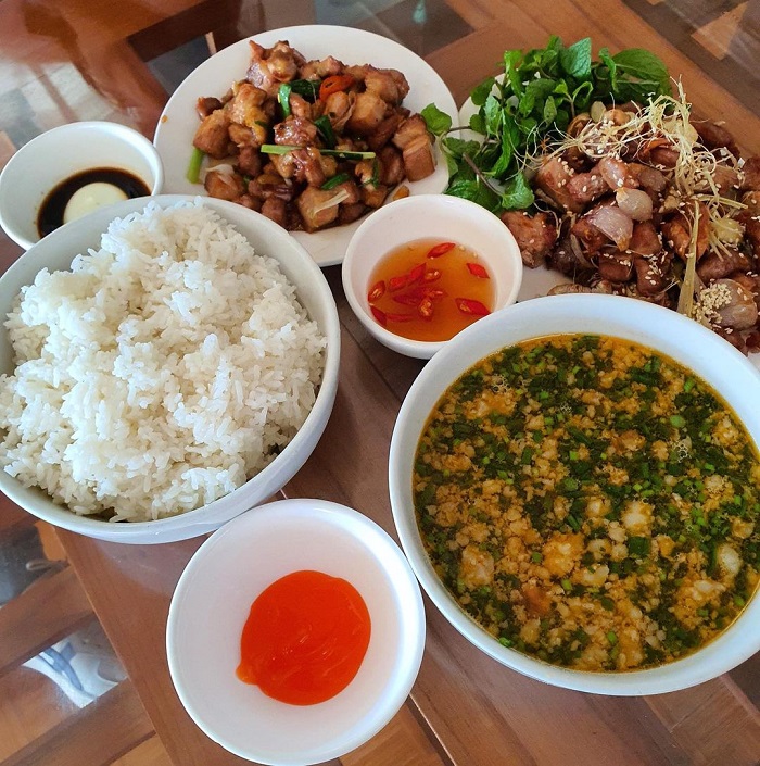 Bê chao Mộc Châu ăn kèm rau sống